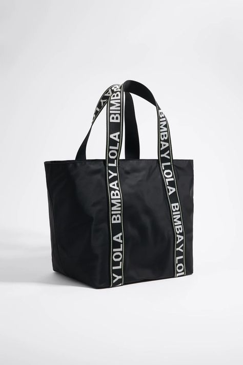 Fabric Logo, Ootd Ideas, Fancy Bags, Black Nylon, Shopper Bag, Nylon Bag, Black Nylons, Versace, Zip Ups