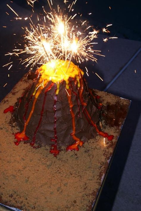 Volcano cake. By: rivercityjax CAKE CENTRAL love the sparklers                                                                                                                                                      More Volcano Cake, Big Wednesday, Dino Cake, Science Birthday, Dinosaur Birthday Cakes, Science Party, Cake Central, Dinosaur Cake, Dino Birthday