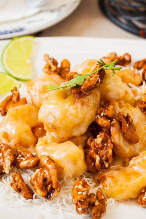 Discover the ultimate honey walnut shrimp recipe! Crispy shrimp coated in a sweet honey sauce with candied walnuts. Honey Orange Shrimp, Gluten Free Honey Walnut Shrimp, Honey Walnut Sauce Recipe, Hot Honey Walnut Shrimp, Shrimp Walnut Recipes, Coconut Walnut Shrimp, Walnut Shrimp Recipe Easy, Shrimp Pineapple Recipes, Shrimp Asian Recipe