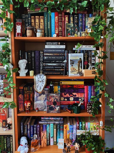 Maximalist Bookcase, Eclectic Bookshelves, Whimsical Bookcase, Princess Bookshelf, Maximalist Bookshelf, Bookshelf Living Room Ideas, Bohemian Bookshelf, Book Room Ideas, Book Corner Ideas Bedroom