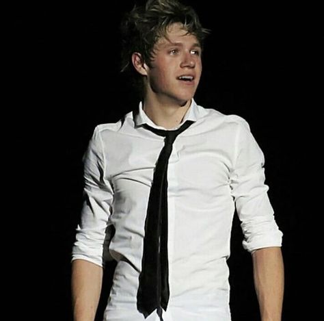 Niall Horan, On Stage, Fanfiction, A Man, The Story, Wattpad, On Twitter, Twitter, White