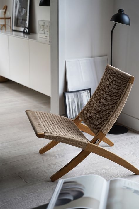 Cuba Chair, Minimalist Lounge, Minimal Chairs, Home Office Furniture Design, Wood Lounge Chair, Modern Classic Furniture, Folding Lounge Chair, Wooden Front Door Design, Scandinavian Style Home