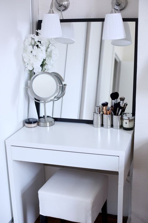 There's hope! Check out these inspiring examples of makeup dressing tables for small spaces! Camera Ikea, Dressing Table For Small Space, Corner Vanity, Makeup Dressing Table, Vanity Room, Makeup Rooms, Bedroom Vanity, Room Goals, Creative Storage