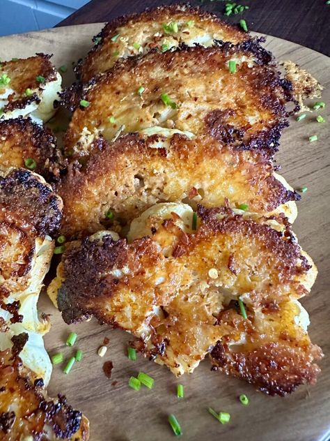 Crispy Parmesan Cauliflower Steaks - Hungry Happens Parmesan Cauliflower Steaks, Crispy Parmesan Cauliflower, Hungry Happens, Parmesan Cauliflower, Cauliflower Steaks, Veggie Side Dishes, Cauliflower Recipes, Cooking Food, Veggie Dishes