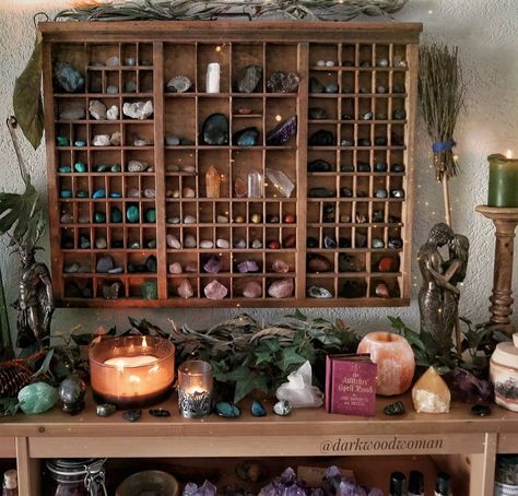 Happy sunday friends!🌻🌙 I get a lot of questions about my crystal display, so I thought doing a post about it🌼 This display actually is an… Witch Aesthetic Home Decor, Witch Aesthetic Home, Witchy Room, Witch Room, Happy Sunday Friends, Sunday Friends, Crystal Room, Zen Room, Displaying Crystals