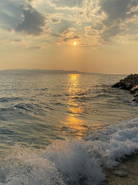 Ocean Pictures, Pretty Landscapes, Ocean Wallpaper, Ocean Vibes, Ocean Sunset, Summer Wallpaper, Sunset Pictures, Alam Yang Indah, Sea And Ocean