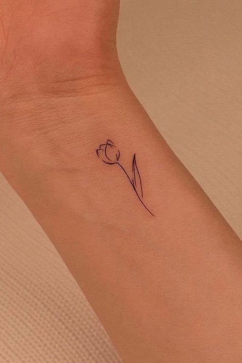 Cute Simple Forearm Tattoos, Tattoo Ideas Four People, Tulip Tattoo On Hand, Small Tattoos To Get With Your Mom, Minimalist Tattoo For Lost Loved Ones, Minimal Wrist Tattoos For Women, Really Simple Tattoos, 2005 Tattoo Ideas Female, Simple Tattoo Inspiration