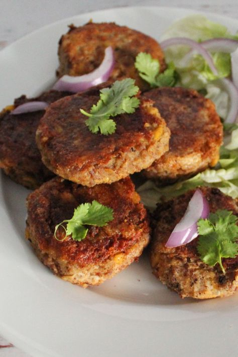 Beef Shami Kabab recipe are a classic Pakistani appetizer. Shami kabab is a meat patty made with ground beef and split chickpeas, then fried. These delicious beef Shami Kababs make for a great snack, appetizer, or a quick lunch. even better - make them into a sandwich for a simple bun kabab sandwich! Get the recipe for this beef shami kabab, a classic Pakistani appetizer for tea time, or a snack! Beef Shami Kabab Recipe, Kabab Sandwich, Pakistani Snacks, Bun Kabab, Food Drawing Easy, Sumona Chakravarti, Shami Kabab Recipe, Shami Kabab, Simple Bun