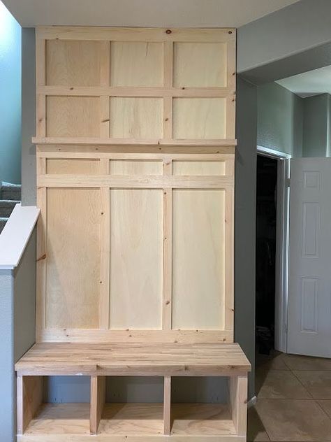 DIY Mudroom Built In Bench Drawers, Small Mudroom Ideas, Vstupná Hala, Mud Room Entry, Diy Mudroom, Mudroom Entryway, Diy Mudroom Bench, Mudroom Decor, Mudroom Laundry Room