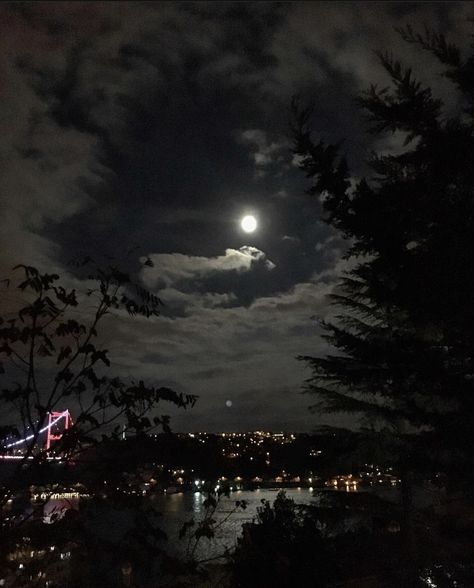 Night Time Asethic, Pretty Night Pictures, Midnight Asethic, Night Time Sky Aesthetic, Night Time Scenery, Midnight Pictures, Night Time Moon, Moonlight Vibes Aesthetic, Night Sky City