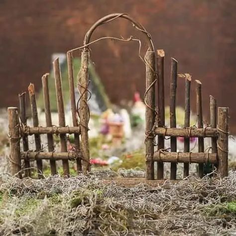 48 Fantastic Fairy Gardens for Your Yard ... Fairy Garden Design Ideas, Diy Fairy Garden, Fairy Tree Houses, Plants Diy, Fairy Garden Furniture, Fairy House Diy, Fairy Garden Designs, Fairy Garden Crafts, Fairy Furniture