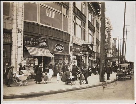 Southern Boulevard at 163rd Street in The Bronx,1913. (via the MCNY) Bronx Photography, Polly Adler, Bronx History, Urban Scenery, Bronx Nyc, The Bronx New York, Bronx New York, My Hood, New York Pictures