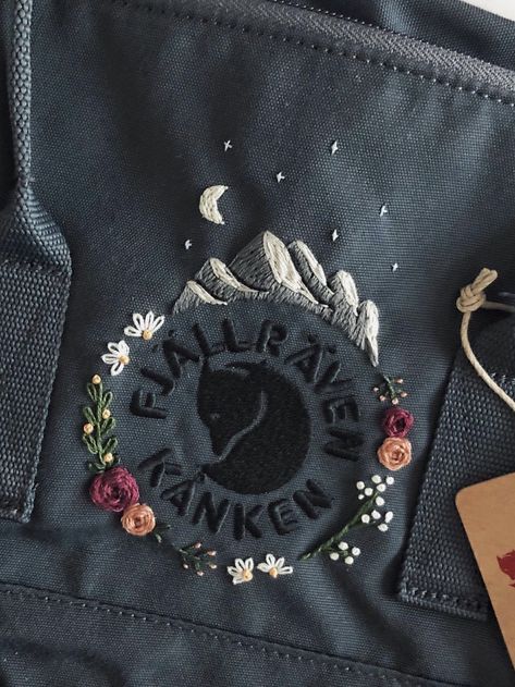 Embroidery Designs On Backpacks, Fjallraven Embroidery Diy, Embroidery Designs Backpack, Fjallraven Kanken Aesthetic Outfit, Fjällräven Kånken Embroidery, Jeans Hand Embroidery, Fjallraven Kanken Backpack Embroidered, Embroidered Backpack Diy, Kanken Embroidery Diy