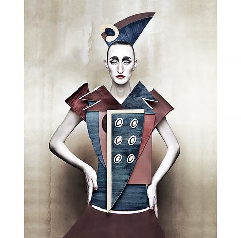 Cubism in fashion were inspired by integrating geometric shapes and patterns into clothing designs. The first fashion designers that got inspired by the art revolution of cubism were Coco Chanel, Paul Poiret and Madeleine Vionnet. Cubist Fashion, Cardboard Dress, Cubism Fashion, Cardboard Costume, Trend Forecast, Historical Painting, Cardboard Art, Art Brut, Main Game