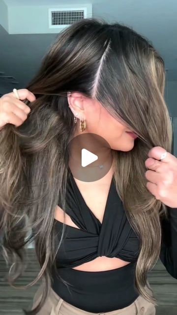 Simple Hairstyles & Tips on Instagram: "Simple & perfect hair hacks ❤️❤️ By @linanoory ❤️ . *No copyright infringement was intended. If you are the author of this video and do not want your video to be posted on this page, please contact me in DM and your video will be deleted as soon as possible. Thank you 🤗 . #hairvideo #hairoftheday #hairstyleideas  #hairtutorial #naturalhairtutorial #hairofinstagram #cutehairstyles #hairtutorialvideo #braidoftheday #hairstyle #braidsofinstagram #braidtutorial #tutorialhair #hairstylevideo #hairdecoration #tutorialhairdo #hairideas #tutorialvideo #hairglamvideos #hairstyleideas" Easy Bun Hairstyles For Long Hair, Easy Hairdos, Beautiful Braided Hair, Simple Hairstyles, Easy Hair Updos, Long Hair Video, Bun Hairstyles For Long Hair, Hair Videos Tutorials, Hairdo For Long Hair