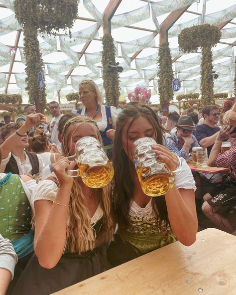 Oktoberfest Photo Ideas, Germany Oktoberfest Aesthetic, Munich Germany Aesthetic Outfits, Germany Picture Ideas, Germany Vision Board, Germany Photo Ideas, Oktoberfest Pictures, German Girl Aesthetic, Oktoberfest Aesthetic