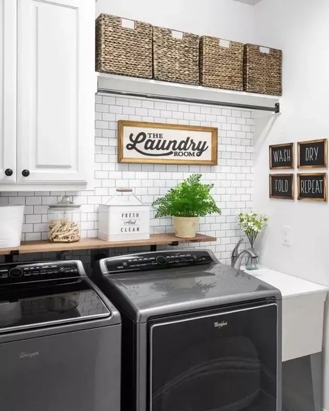 Laundry Room Closet Ideas, Laundry Wallpaper, Room Closet Ideas, Wallpaper Laundry Room, Wallpaper Laundry, Laundry Room Design Ideas, Laundy Room, Laundry Room Update, Small Laundry Room Makeover