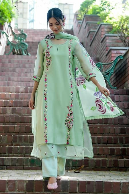 Paint Suit Design For Women, Bride Suit, Embroidery Suits Punjabi, Kurta Palazzo Set, Pink Dupatta, Traditional Attires, Hand Embroidery Dress, Embroidery On Kurtis, Kurti Embroidery Design