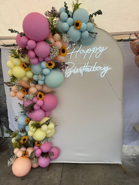 Soring and floral balloon garland Balloon Garland Flowers, Floral Backdrop With Balloons, Balloon Flower Garland, Floral Birthday Backdrop, Flower Theme Balloon Arch, Ballon And Flower Arch Diy, Flowers Birthday Decorations, Popular Birthday Themes, Flowers And Balloons Decoration