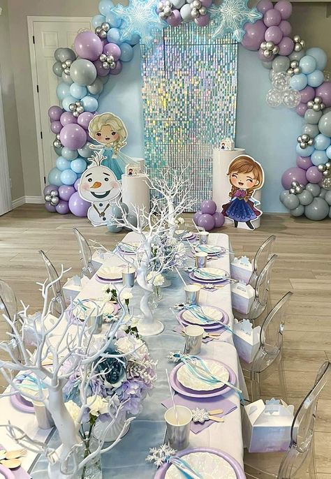 Else Theme Birthday Party, Frozen Theme Decorations Ideas, Frozen Birthday Party Themes, Frozen Balloon Decorations Birthday, Frozen Theme Table Decor, Elsa Frozen Decorations Party Ideas, Elsa Frozen Party Decorations, Classy Elsa Party, Frozen 2 Party Decorations