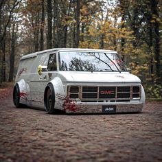 Slammed Trucks! в Instagram: «#SlammedFamily By: @bradbuilds ___ #classic #bagged #rims #Custom #Pickup #ratrod #hotrod #slammed #Truck #car #cars #trucks #classictruck…» Truk Ford, Slammed Trucks, Gmc Vans, Lowrider Trucks, Custom Chevy Trucks, Cool Vans, Custom Muscle Cars, Weird Cars, Truck Car