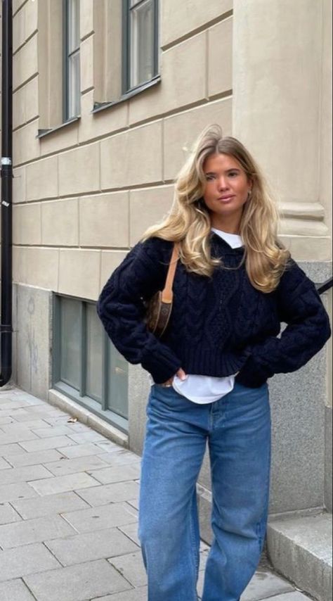 Autumn 2023 Fashion Trends Australia, Swedish Womens Fashion, Dark Blue Knit Sweater Outfit, Sweedish Girls Style, Swedish Winter Fashion, Fall Outfits Blue Jeans, Scandivanian Style Clothes, Fall Outfits Scarf, Scandy Girl Outfits