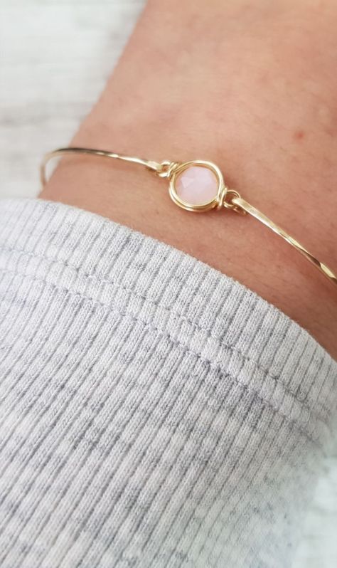 Delicate Bracelet Silver, Gold Stone Bracelet For Women, Bracelets Minimalist, Stone Bracelet Gold, Gem Bracelets Stones, Gem Bracelets, Minimalist Gold Bracelet With Gemstone, Handmade Minimalist Moonstone Bracelets, Minimalist White Gemstone Bracelet