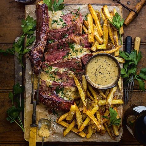 Steak Frites With Whisky-Peppercorn Sauce Recipe | Elle Gourmet Fancy Dinner Recipes Steak, Steak Dinner Ideas Fancy, Steak Frites Recipe Sauces, Bistro Style Food, Whisky Peppercorn Sauce, French Steak Frites Recipe, Steak And Frites Paris, Steak Frites Sauce, French Steak Recipe