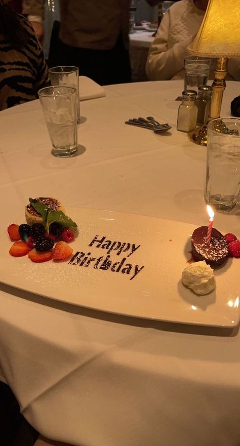 Birthday Dinner Desserts, Restaurants To Go To For Your Birthday, Birthday Dinner Astethic, Surprise Birthday Dinner At Restaurant, Birthday Dinner Photoshoot, Birthday Restaurant Pictures, 19th Birthday Dinner, Birthday Dinner Pics, Birthday Dinner Pictures