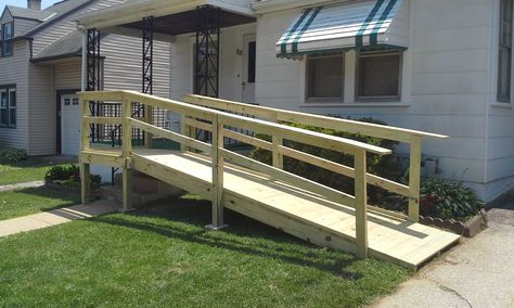 Handrails Handicapped Deck Ideas, Modular Installation, Wheelchair Ramp Diy, Porch With Ramp, Wheelchair Ramps For Home, Accessible House Plans, Wheelchair Ramp Design, Outdoor Ramp, Wooden Ramp