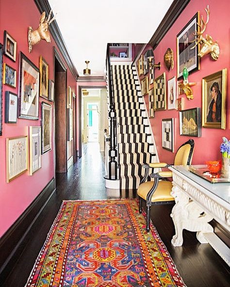 Kitty Jarvis on Instagram: “Colorful foyer by Summer Thornton 🦩🖤 📸 Brittany Ambridge” Wes Anderson Decor, La Bedroom, Moody Maximalist, Bedroom Redecorating, Dark Oak Flooring, Estilo Kitsch, Revere Pewter, Versace Home, Maximalism