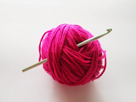 Handmade by Haniyyah: Free Clipart - Ball of Yarn and Crochet Hook ... Yarn Images, Crochet Hack, Crochet Ball, Ball Of Yarn, Easy Crochet Stitches, Crochet Tools, Crochet Needles, Crochet Stitches For Beginners, Yarn Ball