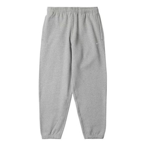 Men's Nike Logo Embroidered Fleece Lined Bundle Feet Sports Pants/Trousers/Joggers Gray CW5460-063 Nike Joggers Outfit, Sport Pants Outfit, Mens Grey Sweatpants, Embroidered Sweatpants, Top Streetwear Brands, Pants Outfit Men, Grey Sweats, Nike Joggers, Joggers Outfit