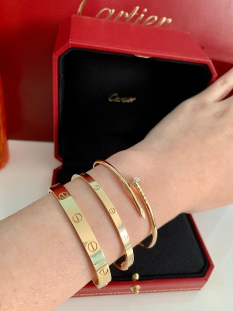 Cartier love bracelet and cartier juste un clou bracelet with diamonds in 18k yellow gold. #cartier #cartierlove #cartierlovebracelet #cartierjuc #justeunclou #justeuncloudiamonds #cartierstack #wriststack #cartierfreelove #cartierdiamond #cartiergold #yellowgold #jotd #wotd #cartierlover Gold Bracelet For Women Classy Elegant, Cartier Love Bracelet Aesthetic, Cartier Bracelet Women, Cartier Love Bracelet Stack, Love Bracelet Stack, Cartier Love Bracelet Diamond, Cartier Juste Un Clou Bracelet, Juste Un Clou Ring, Cartier Bangle