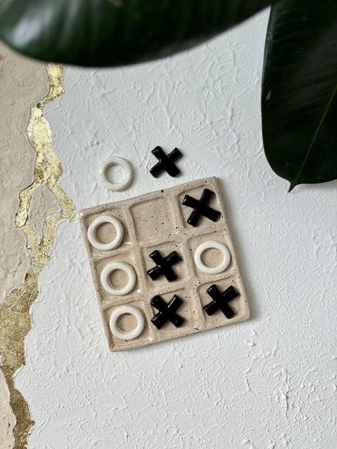 Cork Sheet, Tic Tac Toe Board, Diy Air Dry Clay, Air Dry Clay Projects, Clay Crafts Air Dry, Cerámica Ideas, Pottery Crafts, Diy Pottery, Ceramics Pottery Art