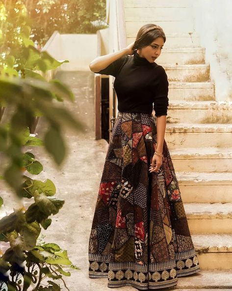 Patchwork Skirt Outfits - 34 Ways to Wear Patchwork Skirts Patchwork Skirt Outfit, Aishwarya Lekshmi, Long Skirt And Top, Nyc Winter, Lehenga Designs Simple, Long Skirt Outfits, Casual Indian Fashion, Desi Fashion Casual, Long Dress Design