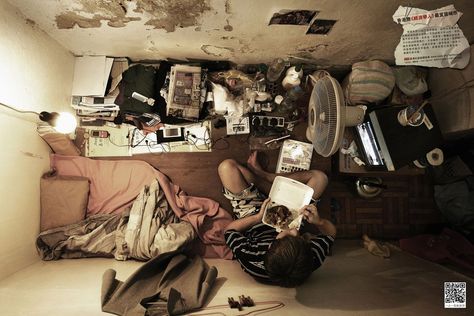 Cramped Apartments in Hong Kong Shot From Directly Above Hong Kong House, Low Income Apartments, Kowloon Walled City, Michael Wolf, Micro Apartment, Beat Generation, Tiny Apartments, Messy Room, Community Organizing