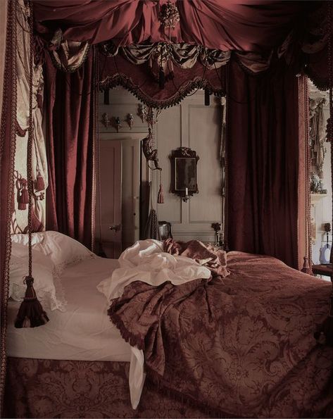 Old Victorian Bedroom, Vampire House, Royal Room, Royal Bedroom, Fancy Bedroom, Victorian Bedroom, Colorful Bedding, Dark Home Decor, Dark Home