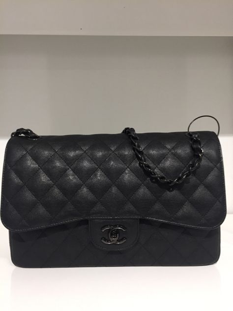 Chanel So Black, Coco Chanel Bags, Black Chanel Bag, Chanel Boutique, Cheap Purses, Fall Handbags, Chanel Purse, Wholesale Handbags, Purse Styles