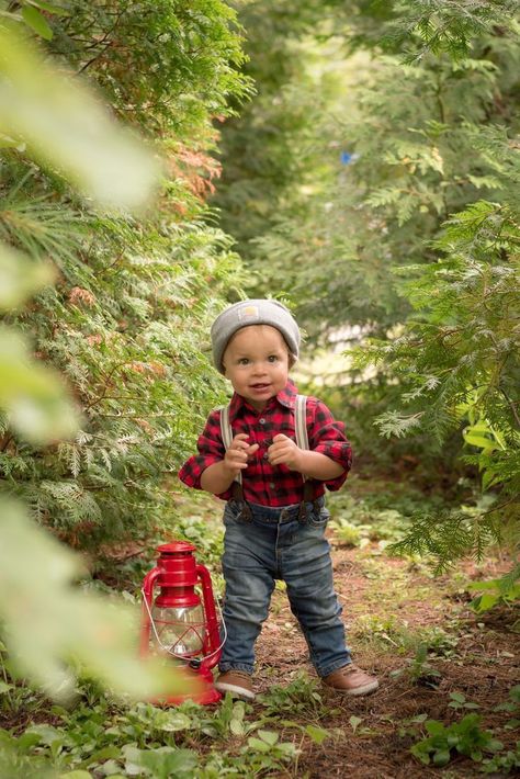 Lumberjack First Birthday Outfit, Lumberjack Photoshoot, Carhart Hat, Photoshoot First Birthday, Toddler Christmas Photos, Lumberjack Cake Smash, Lumberjack First Birthday, Lumberjack Cake, Christmas Tree Farm Photos