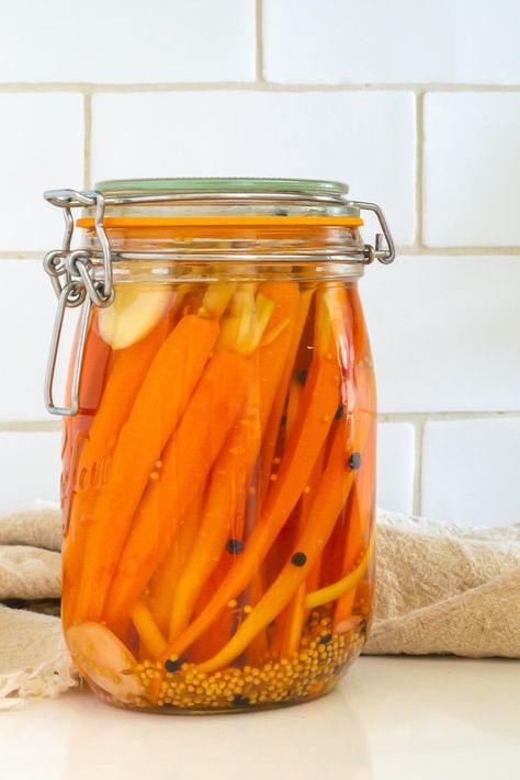 Pickled Carrots Recipe Carrot Pickles Recipe, Pickle Carrots, Pickles Carrots, Quick Pickled Carrots, Fermented Carrots, Pickled Things, Pickled Carrots Recipe, Pickled Carrot, Baby Carrot Recipes