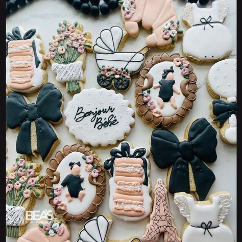 🖤Bonjour Bébé 🖤 Oh la la I’m loving this beautiful black and white Paris themed baby shower cookies 😍🥐🖤💐 Love when my clients give creative freedom so I can make unique and beautiful sets for their special event. I really love what I do 🖤🥐 💐 Inspiration from one of my favorite cookie artist 🖤 @hartworkcookieco #cookies #sugarcookies #cookiesofinstagram #paristheme #paristhemebabyshower #babyshowercookies #cookieart #cookier Paris Baby Shower Theme, Black And White Paris, Cookies Love, Paris Baby Shower, Winter Shower, Paris Themed, Shower Cookies, Creative Freedom