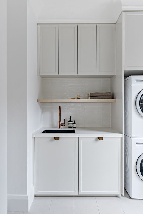 Scandinavian Laundry Room, White Laundry Room, Sleek Kitchen Design, Organization Laundry, Hidden Laundry, Closet Laundry, Laundry Room Flooring, White Laundry, Laundry Cabinets