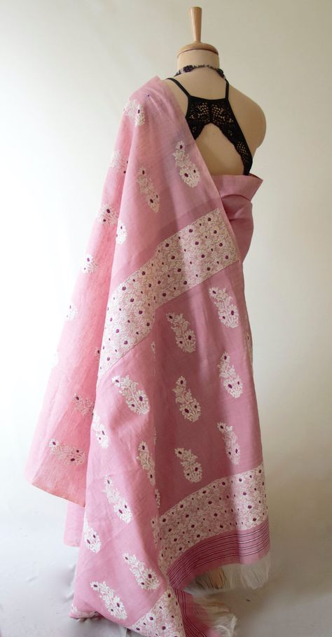 Mekhela Chador, Saree Trends, Stylish Sarees, Glam Dresses, Natural Dyes, Indian Outfits, Silk Saree, Soft Pink, Silk Sarees