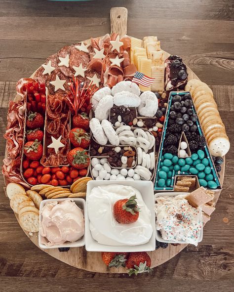 July 4th Grazing Table, 4th Of July Food Charcuterie Board, Usa Charcuterie Board, Fourth Of July Board, 4th Of July Cookout Food, Memorial Day Charcuterie Board, Memorial Day Charcuterie, Fourth Of July Charcuterie Board, Summer Charcuterie Board Ideas