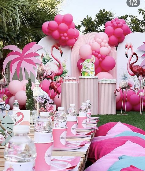 Flamingo Birthday Decorations, Flamingo Birthday Theme, Sweet 16 Pool Parties, Officer Party, Flamingo Land, Pink Flamingo Pool, Pink Flamingo Birthday, Palm Springs Party, Ajman Uae