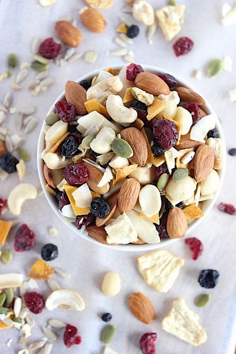 Healthy Trail Mix Recipes, Healthy Trail Mix, Foodgawker Recipes, Trail Mix Recipes, Homemade Trail Mix, Healthy Granola Bars, Dried Fruit Mix, Muddy Buddies, Cereal Treats