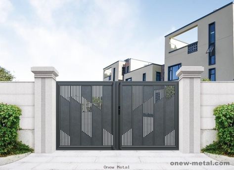 House Front Gate Steel, Modern House Gate Design Fence Ideas, Compound Gate Design Modern Entrance, Main Gate For House, Metal Main Gate Design, Grill Gate Design House, Aluminum Gates And Fences, Aluminum Gate Design Modern, Main Gate Modern Design