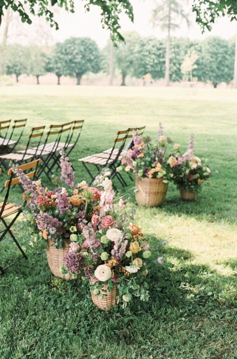 chateau de courtomer rachael ellen events 58 Farm Flowers Wedding, Marquee Wedding Ceremony, English Garden Wedding Decor, Wedding Meadow Flowers, French Country Side Wedding, Vintage Garden Party Wedding, English Cottage Wedding, Garden Wedding Aisle, Provincial Wedding