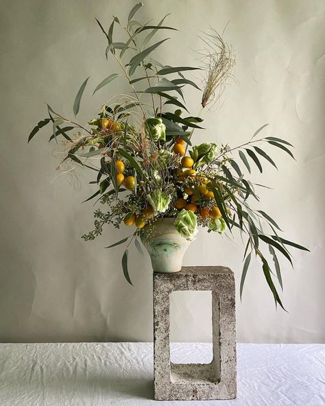 Hotel Flower Arrangements, Green Tulips, Grey Paper, Cool Winter, Modern Flower Arrangements, Floral Branch, Winter Light, For Good Luck, Flower Therapy